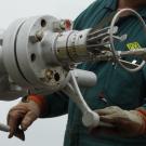 Fluid shot gun attaches to wellhead